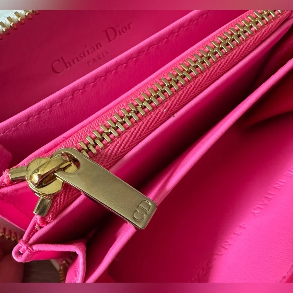 DIOR-AUTHENTIC (NWT) Small Pink & White Leather Vibe Voyageur Wallet